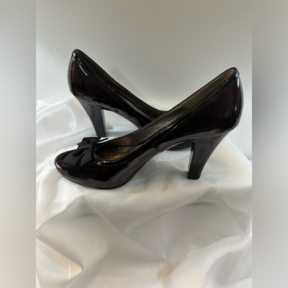Sofft Women's Sz 10M Purple Patent Leather Peep Toe Heels Shoes BLK Bows NO BOX